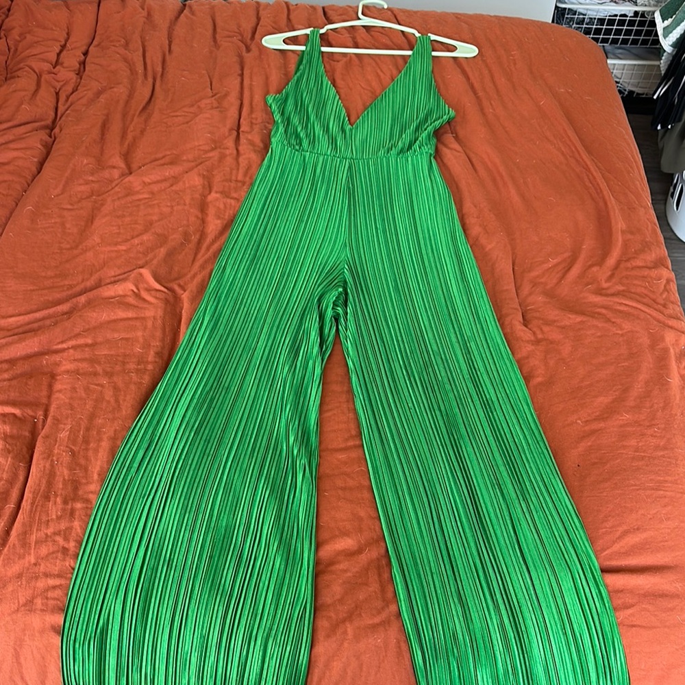 PrettyLittleThing Green Plunging V-Neck Jumpsuit